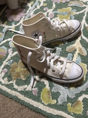 Kids converse like new - worn gently